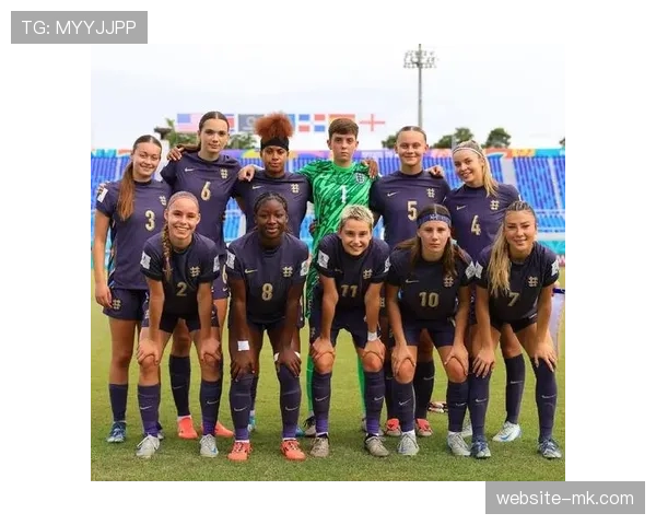 “足球回家”展览伦敦开幕,展示英格兰队历年大赛征程